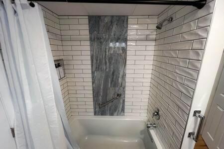 Cozy Private Apt Near Downtown Burlington Ngoại thất bức ảnh