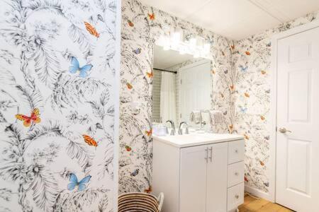 Cozy Private Apt Near Downtown Burlington Ngoại thất bức ảnh